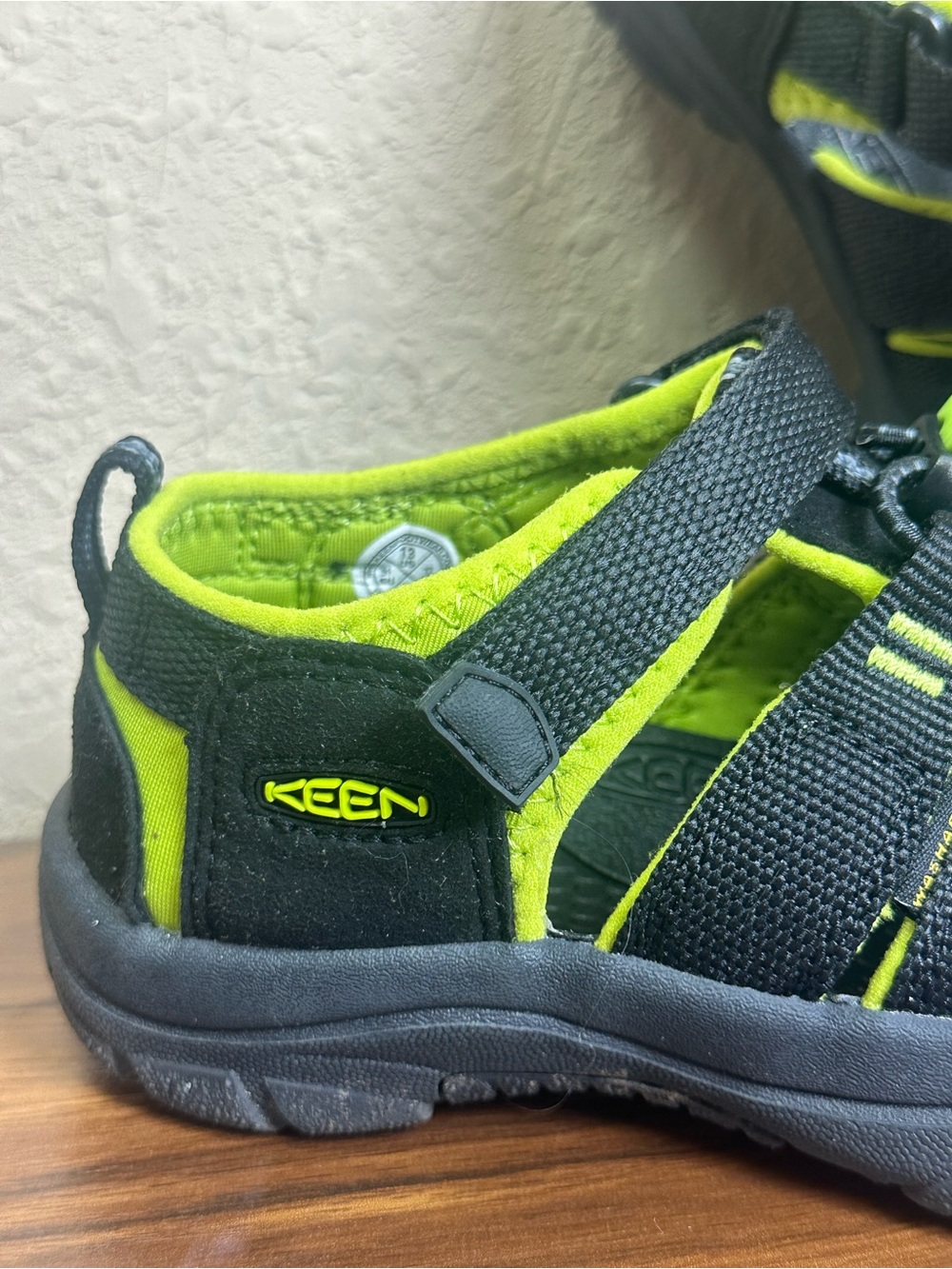 KEEN Newport H2 Kids Sandals Size 13 Black Lime Green Hiking Water Shoes 1009965 - Picture 2 of 12